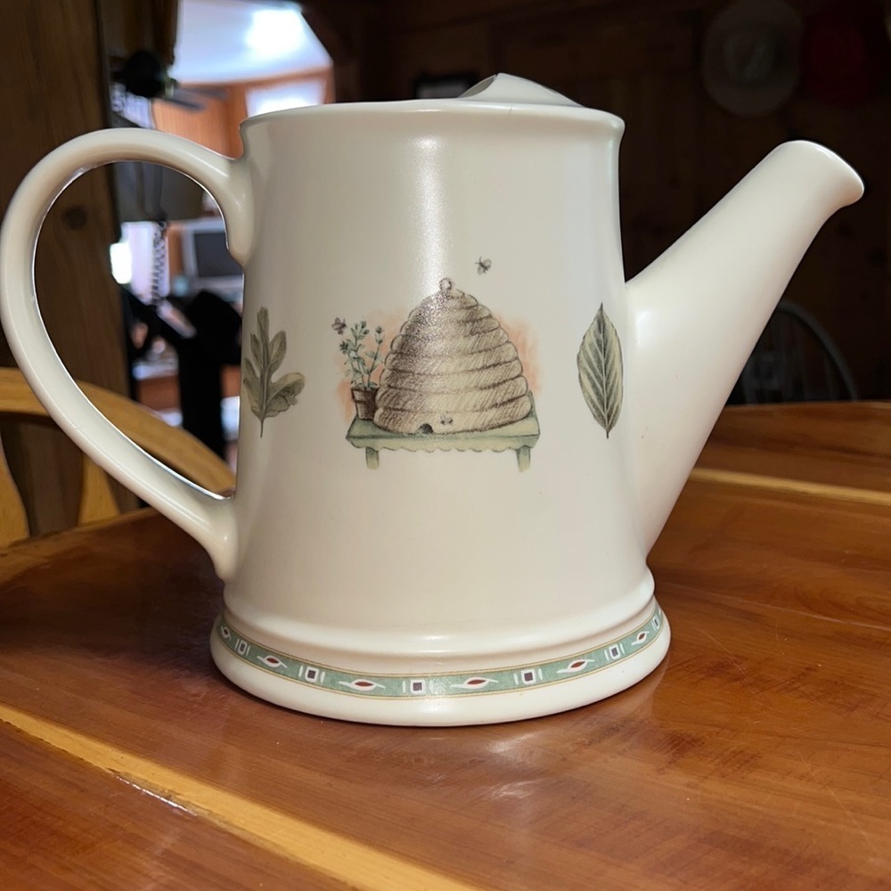 Pfaltzgraff Naturewood Honey Bee Hive Pitcher Watering Can Style